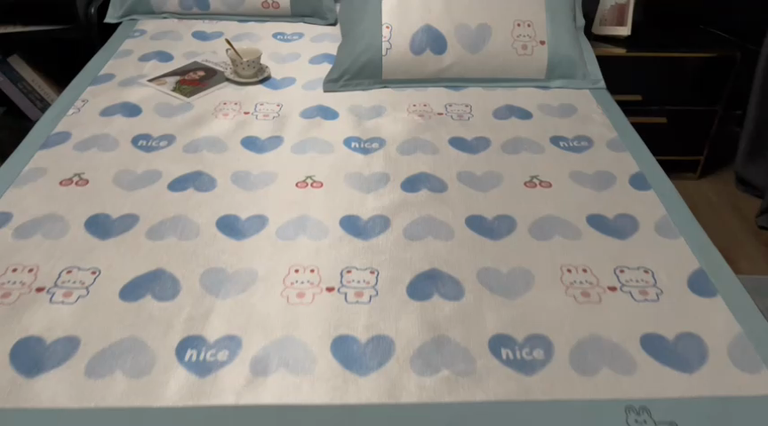 91家纺网 家纺一手货源 找家纺 （总）慕尚家纺 2025新款简约数码印花冰藤席平铺+床笠款