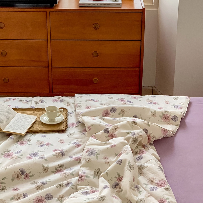 91家纺网 家纺一手货源 找家纺 荣轩家居 2023新款花边款双层纱印花夏被 灵汐