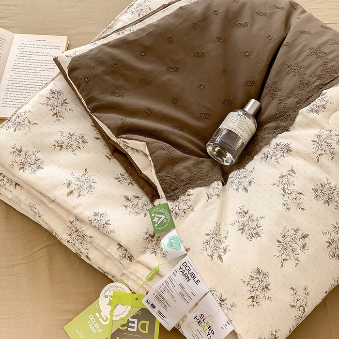 91家纺网 家纺一手货源 找家纺 荣轩家居 2023新款花边款双层纱印花夏被 锦书