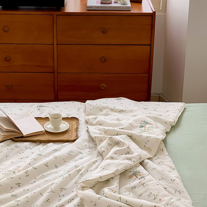 91家纺网 家纺一手货源 找家纺 荣轩家居 2023新款花边款双层纱印花夏被 初语