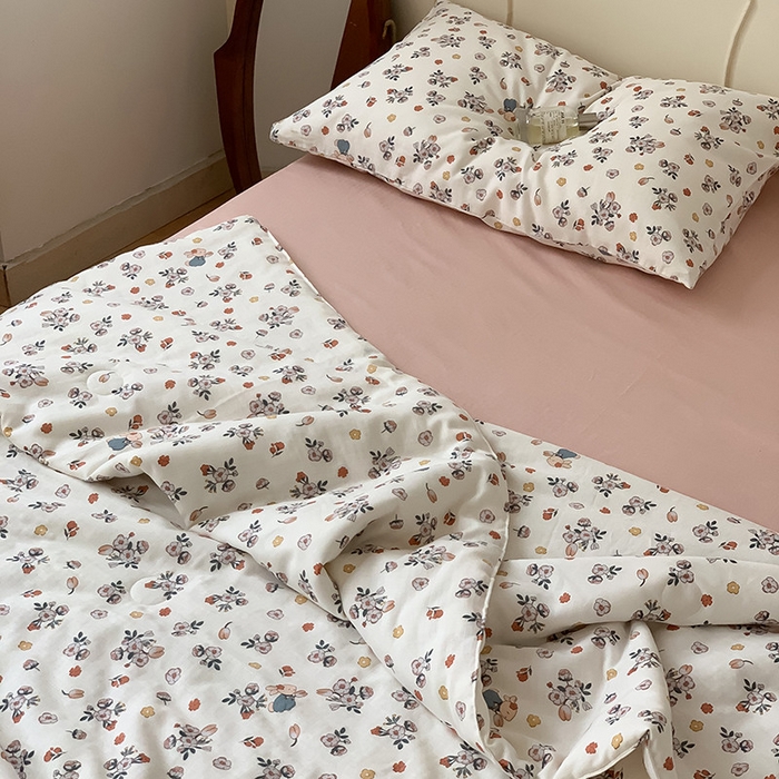 91家纺网 家纺一手货源 找家纺 荣轩家居 2023新款花边款双层纱印花夏被 允宝