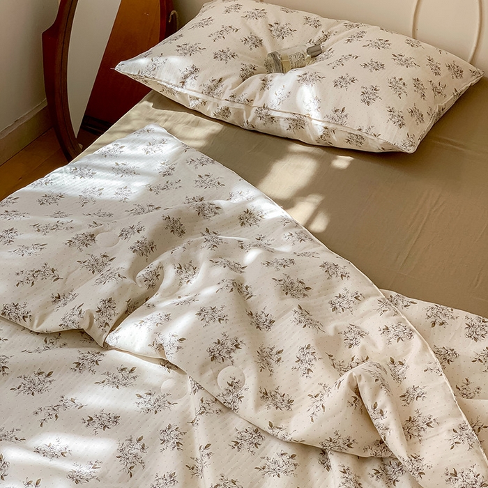 91家纺网 家纺一手货源 找家纺 荣轩家居 2023新款花边款双层纱印花夏被 锦书