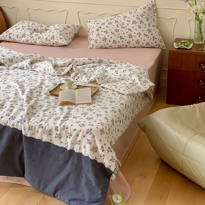 91家纺网 家纺一手货源 找家纺 荣轩家居 2023新款花边款双层纱印花夏被 允宝