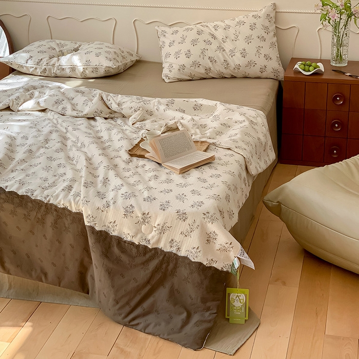 91家纺网 家纺一手货源 找家纺 荣轩家居 2023新款花边款双层纱印花夏被 锦书