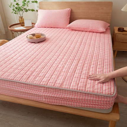 91家纺网 家纺一手货源 找家纺 乐逸2023新款亲肤夹棉防水床笠 粉小格