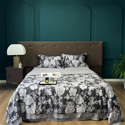 91家纺网 家纺一手货源 找家纺 朵美2023新款100支兰精天丝数码印花系列—夏被四件套 曼缇（黛色）