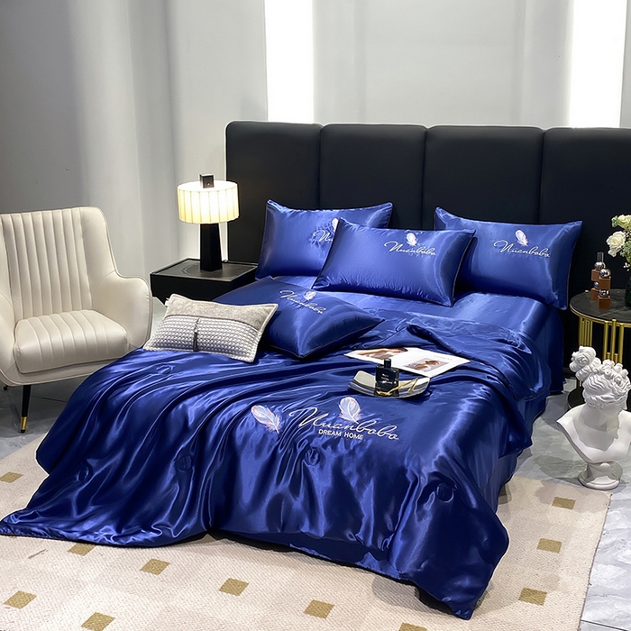 91家纺网 家纺一手货源 找家纺 啊雅家居 2025新款水洗真丝夏被空调被四件套 彩羽-克莱蓝