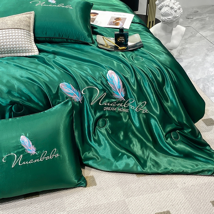 91家纺网 家纺一手货源 找家纺 啊雅家居 2025新款水洗真丝夏被空调被四件套 彩羽-玉石绿