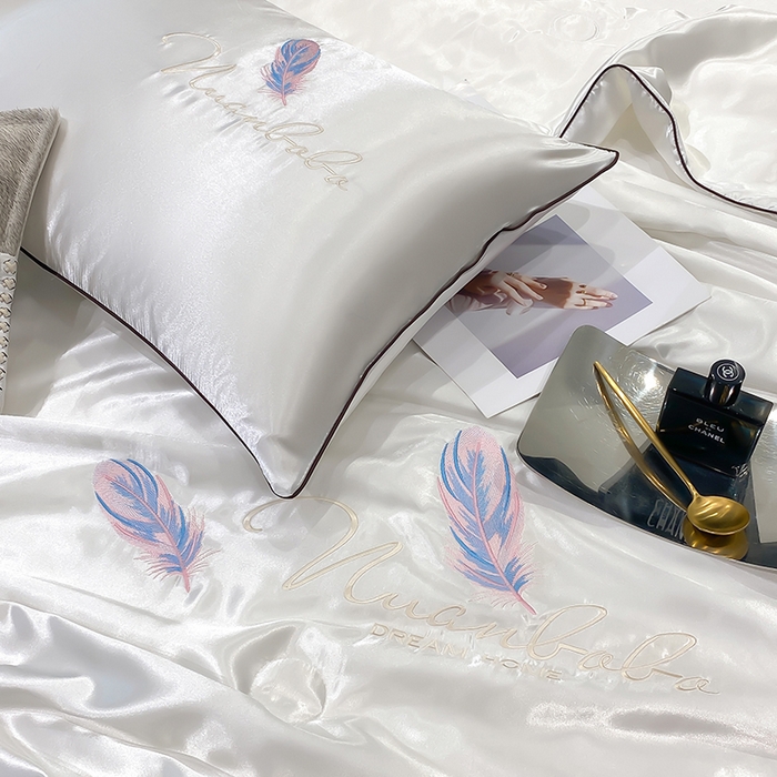 91家纺网 家纺一手货源 找家纺 啊雅家居 2025新款水洗真丝夏被空调被四件套 彩羽-冰川白