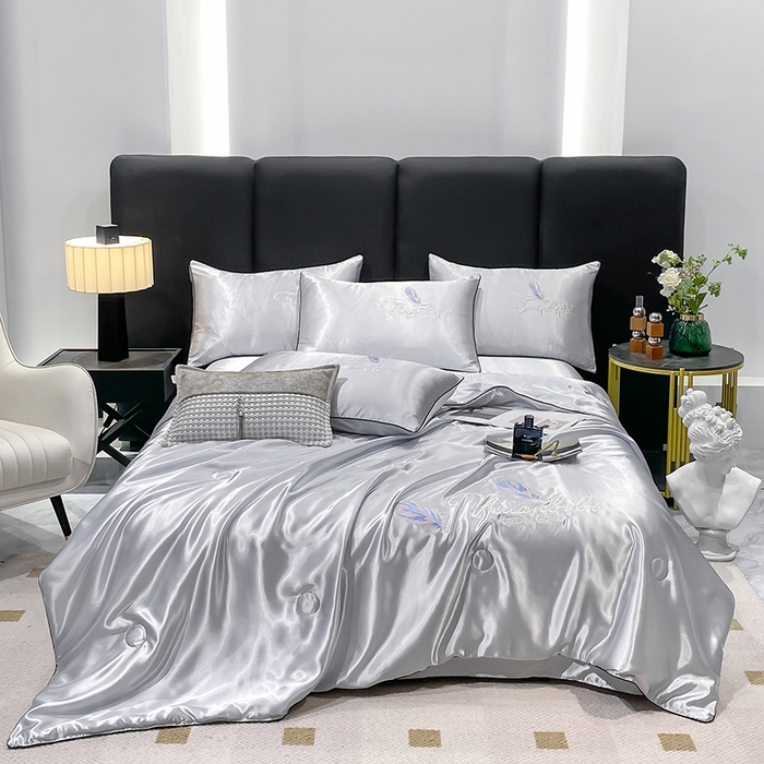 91家纺网 家纺一手货源 找家纺 啊雅家居 2025新款水洗真丝夏被空调被四件套 彩羽-冰川灰