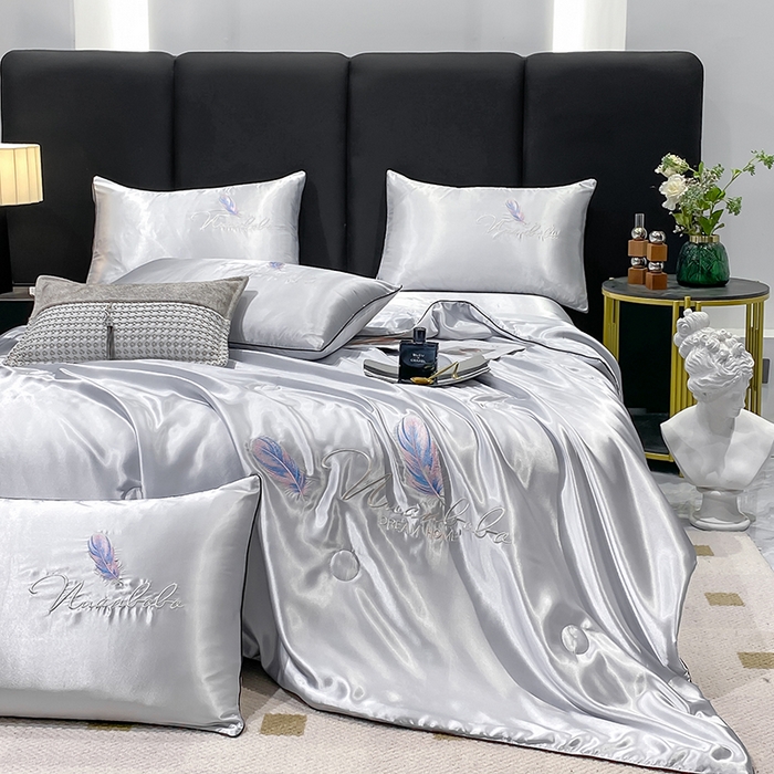 91家纺网 家纺一手货源 找家纺 啊雅家居 2025新款水洗真丝夏被空调被四件套 彩羽-冰川灰