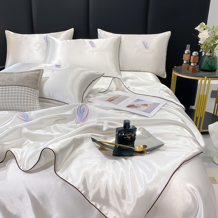 91家纺网 家纺一手货源 找家纺 啊雅家居 2025新款水洗真丝夏被空调被四件套 彩羽-冰川白