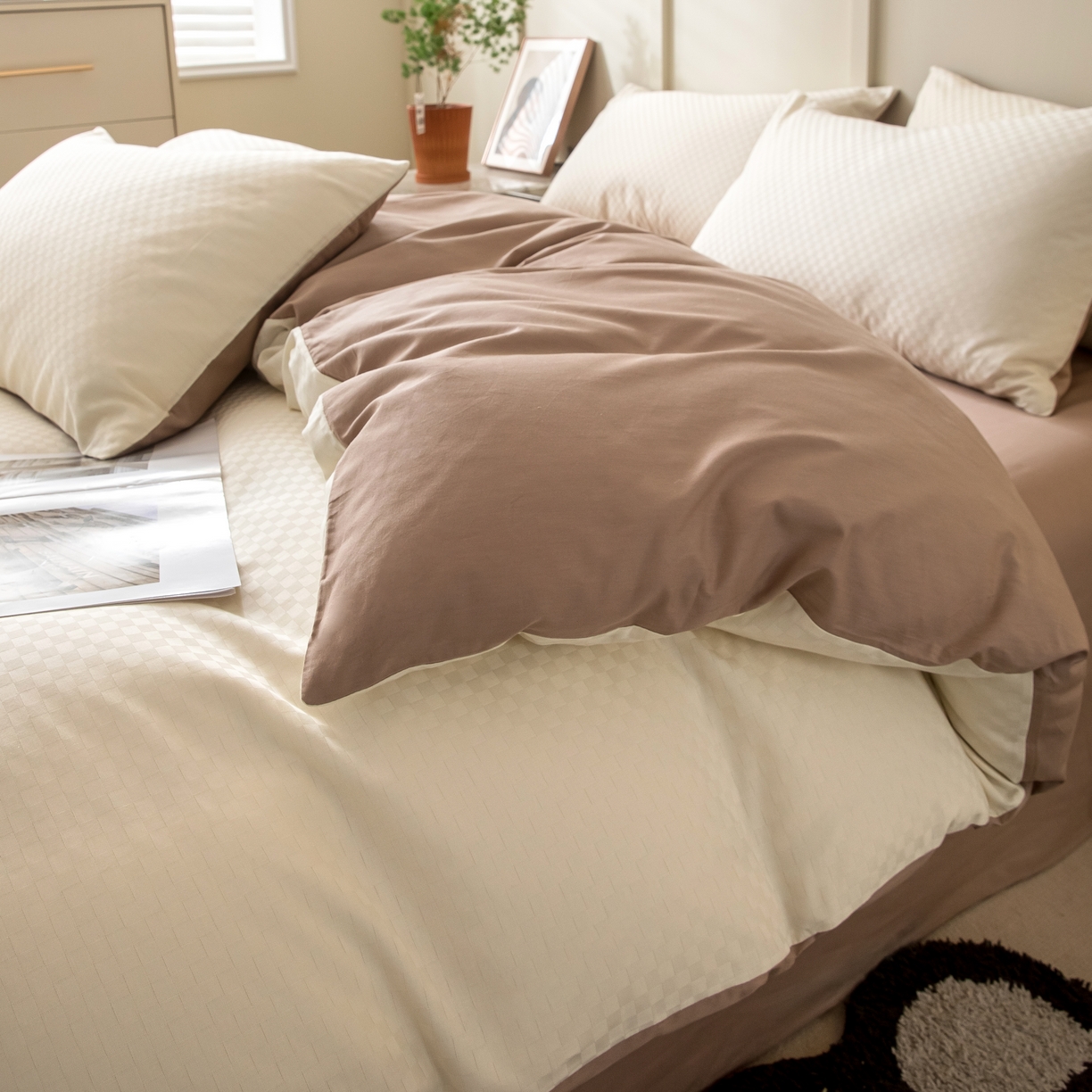 91家纺网 家纺一手货源 找家纺 琪格格2023新款60支长绒棉纯棉小方格单被套枕套四件套奶昔白+摩卡棕