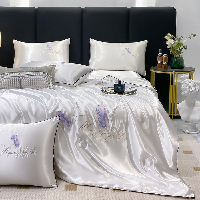 91家纺网 家纺一手货源 找家纺 啊雅家居 2025新款水洗真丝夏被空调被四件套 彩羽-冰川白