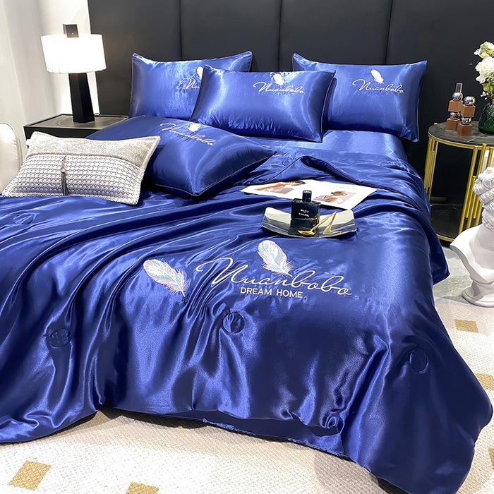 91家纺网 家纺一手货源 找家纺 啊雅家居 2025新款水洗真丝夏被空调被四件套 彩羽-克莱蓝