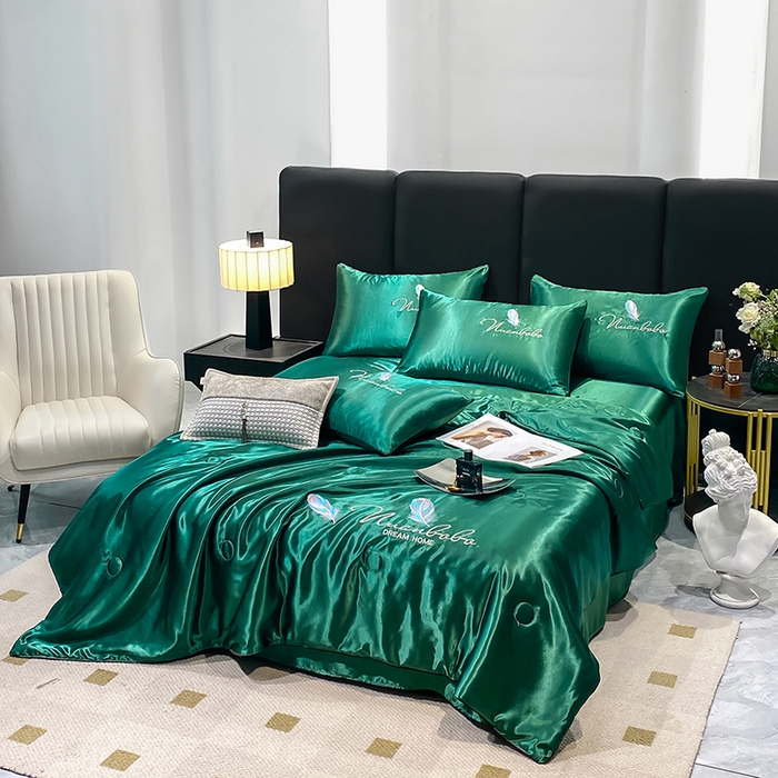 91家纺网 家纺一手货源 找家纺 啊雅家居 2025新款水洗真丝夏被空调被四件套 彩羽-玉石绿