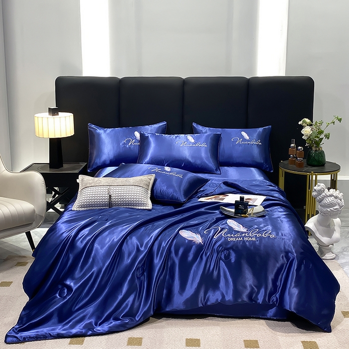 91家纺网 家纺一手货源 找家纺 啊雅家居 2025新款水洗真丝夏被空调被四件套 彩羽-克莱蓝