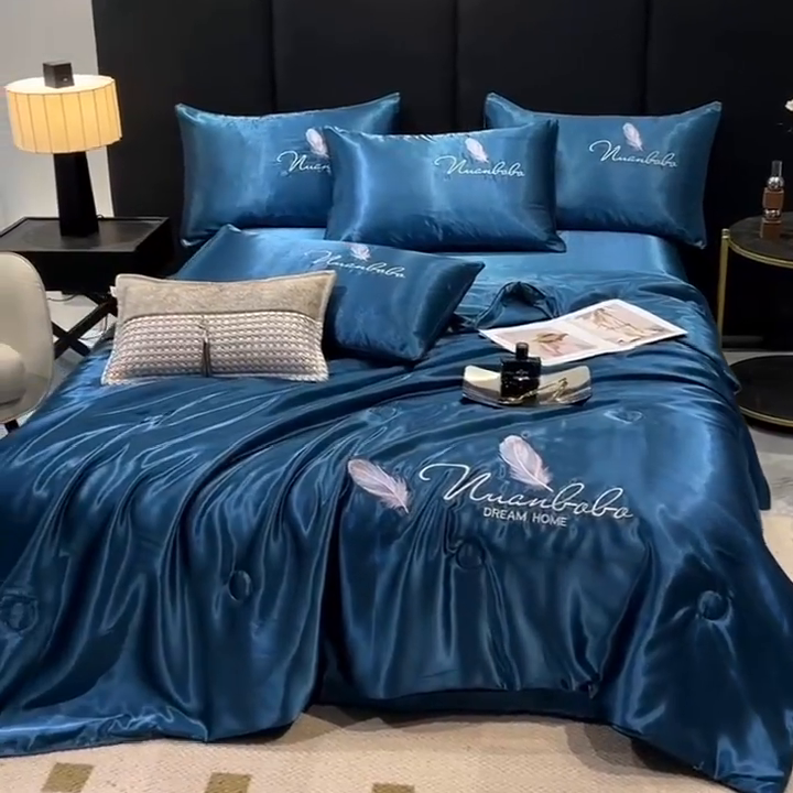 91家纺网 家纺一手货源 找家纺 啊雅家居 2025新款水洗真丝夏被空调被四件套 彩羽-海洋兰