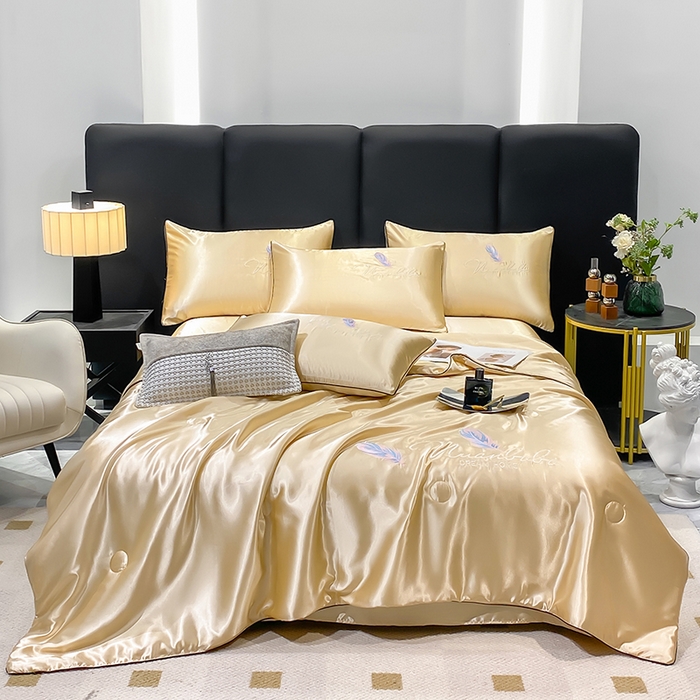 91家纺网 家纺一手货源 找家纺 啊雅家居 2025新款水洗真丝夏被空调被四件套 彩羽-香槟黄