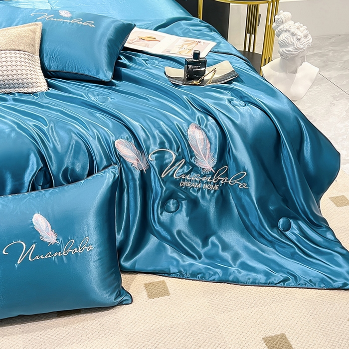 91家纺网 家纺一手货源 找家纺 啊雅家居 2025新款水洗真丝夏被空调被四件套 彩羽-海洋兰