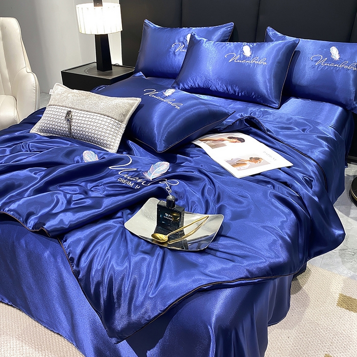 91家纺网 家纺一手货源 找家纺 啊雅家居 2025新款水洗真丝夏被空调被四件套 彩羽-克莱蓝