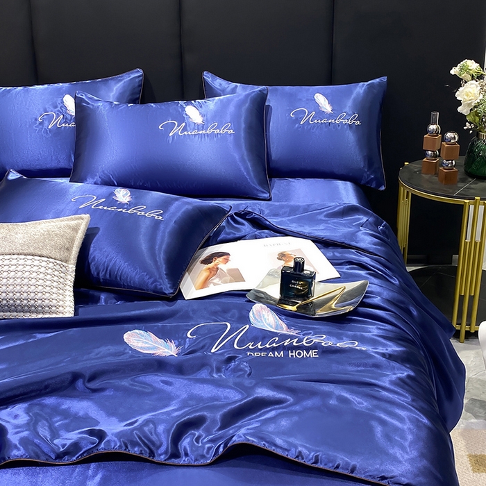 91家纺网 家纺一手货源 找家纺 啊雅家居 2025新款水洗真丝夏被空调被四件套 彩羽-克莱蓝