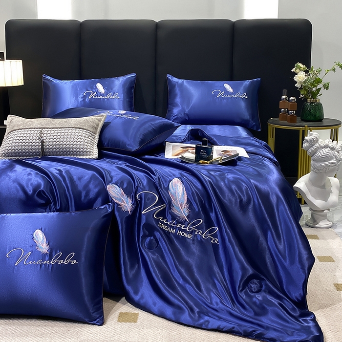 91家纺网 家纺一手货源 找家纺 啊雅家居 2025新款水洗真丝夏被空调被四件套 彩羽-克莱蓝