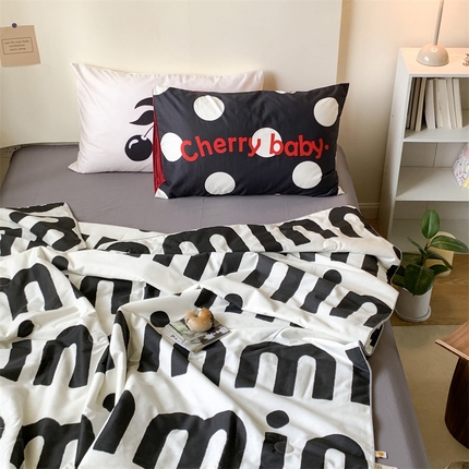 91家纺网 家纺一手货源 找家纺 桃喜 2024新品甜辣潮酷全棉印花夏被-风格二 灵动黑
