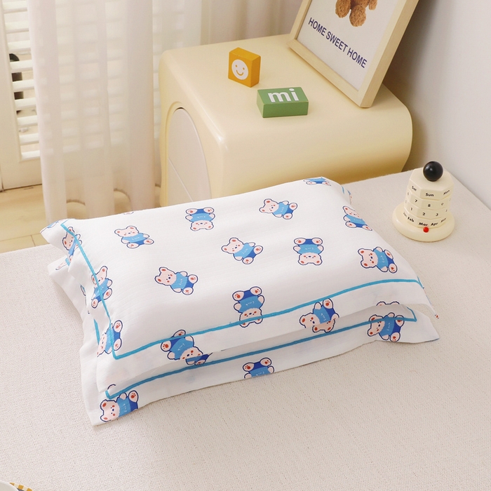 91家纺网 家纺一手货源 找家纺 乐秀家纺 2023新款A类双层纱卡通印花儿童幼儿园枕套 快乐熊仔