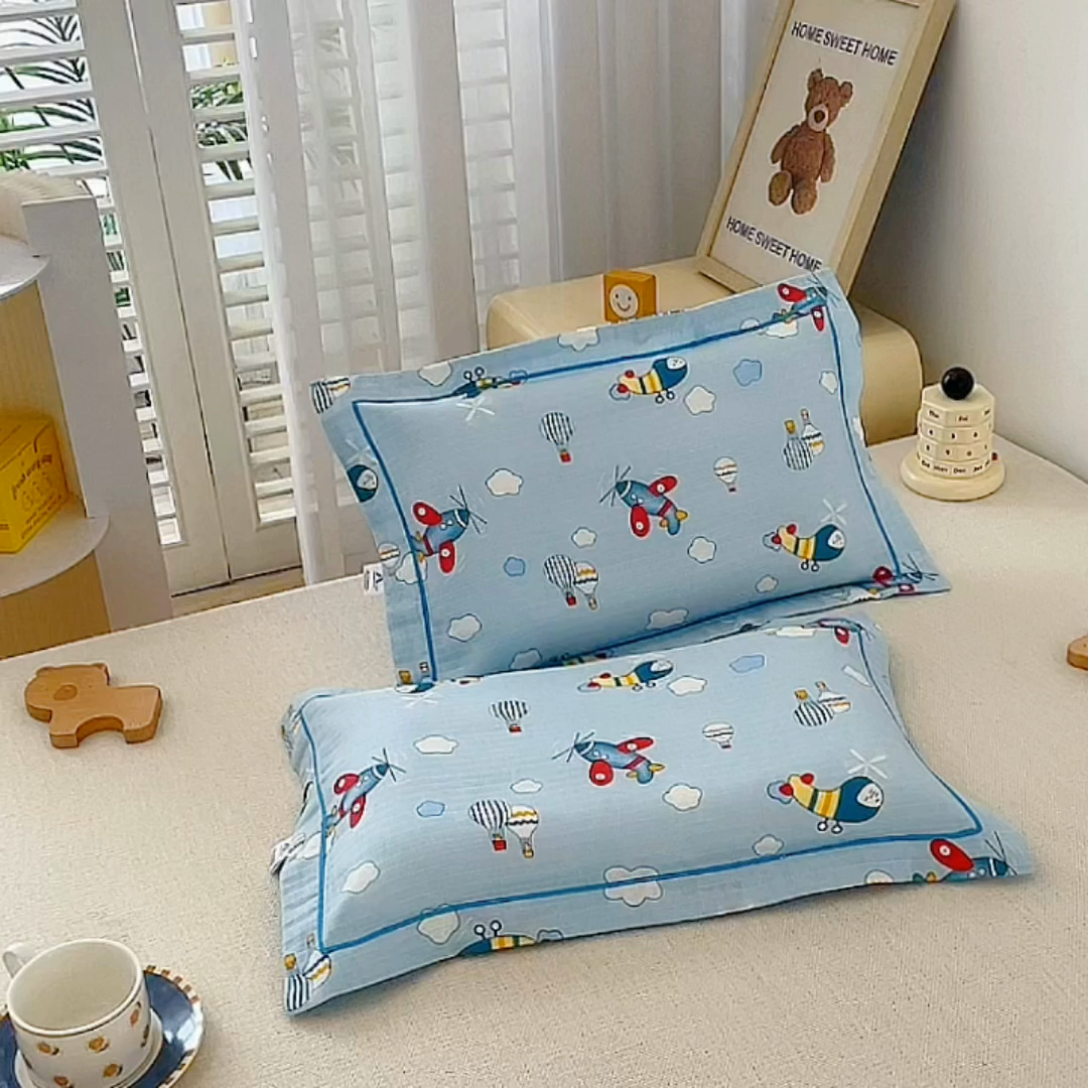 91家纺网 家纺一手货源 找家纺 乐秀家纺 2023新款A类双层纱卡通印花儿童幼儿园枕套 飞机气球