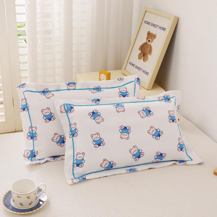 91家纺网 家纺一手货源 找家纺 乐秀家纺 2023新款A类双层纱卡通印花儿童幼儿园枕套 快乐熊仔