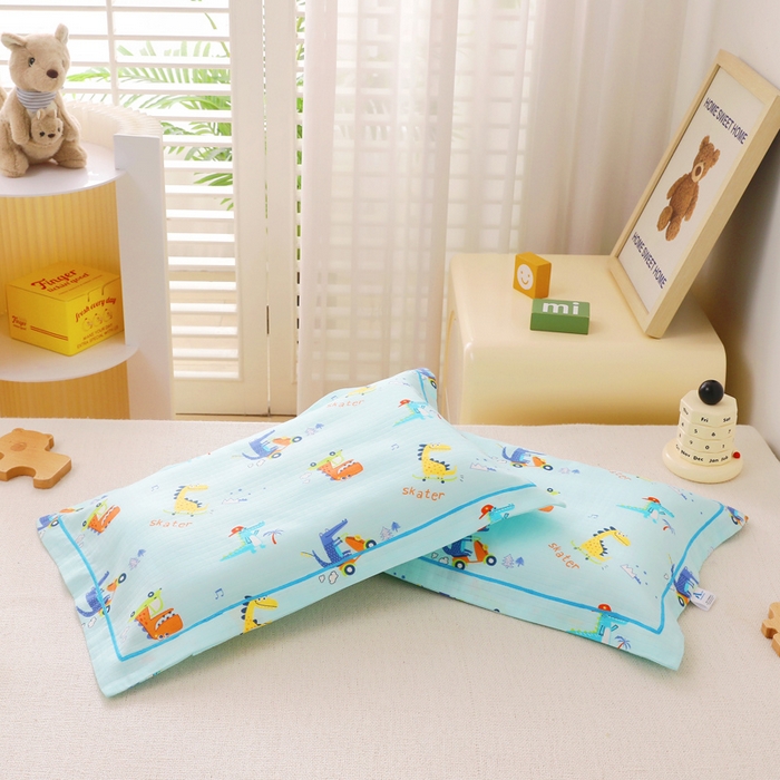 91家纺网 家纺一手货源 找家纺 乐秀家纺 2023新款A类双层纱卡通印花儿童幼儿园枕套 动感恐龙