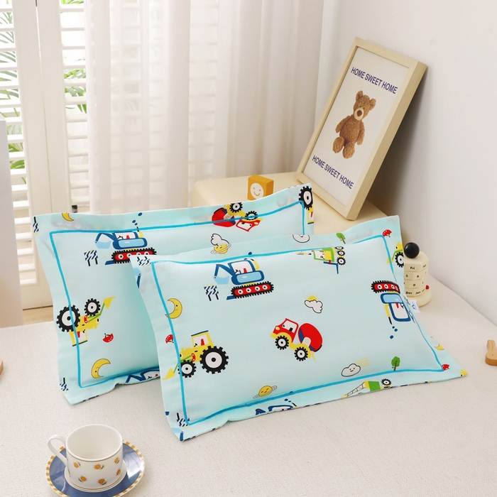 91家纺网 家纺一手货源 找家纺 乐秀家纺 2023新款A类双层纱卡通印花儿童幼儿园枕套 挖机总动员