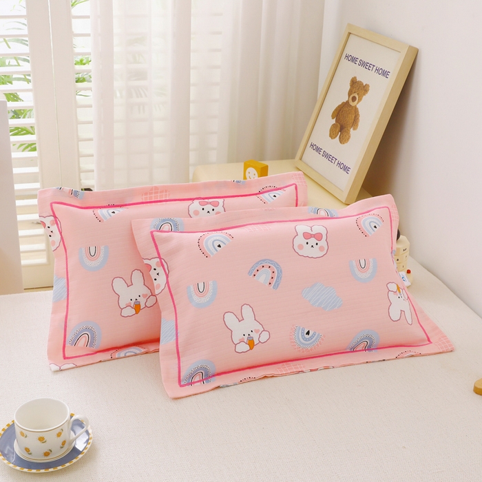 91家纺网 家纺一手货源 找家纺 乐秀家纺 2023新款A类双层纱卡通印花儿童幼儿园枕套 彩虹小兔