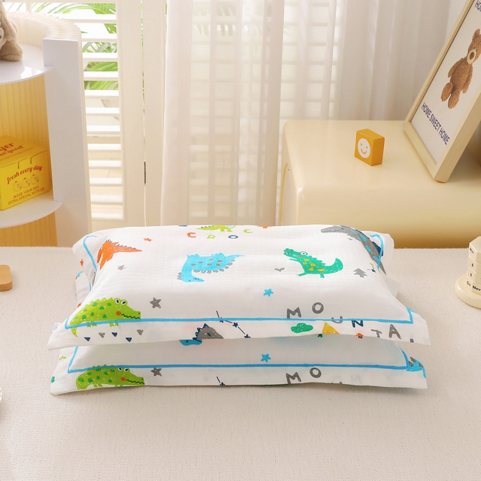 91家纺网 家纺一手货源 找家纺 乐秀家纺 2023新款A类双层纱卡通印花儿童幼儿园枕套 恐龙乐园