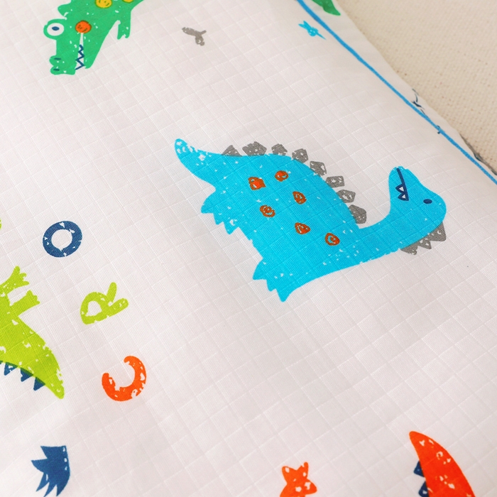 91家纺网 家纺一手货源 找家纺 乐秀家纺 2023新款A类双层纱卡通印花儿童幼儿园枕套 恐龙乐园