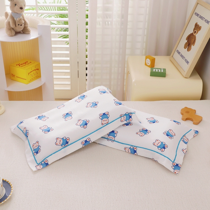 91家纺网 家纺一手货源 找家纺 乐秀家纺 2023新款A类双层纱卡通印花儿童幼儿园枕套 快乐熊仔