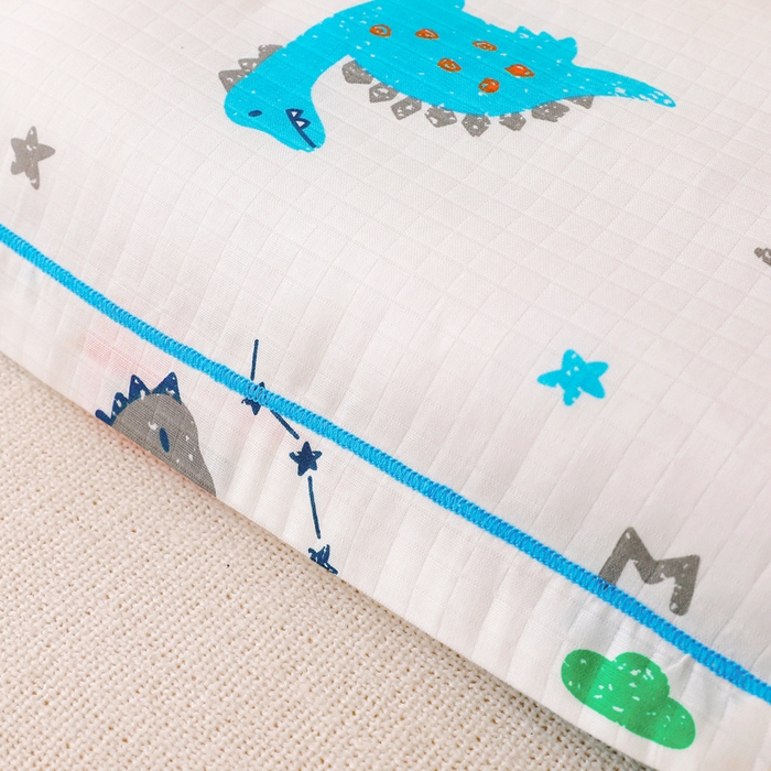 91家纺网 家纺一手货源 找家纺 乐秀家纺 2023新款A类双层纱卡通印花儿童幼儿园枕套 恐龙乐园