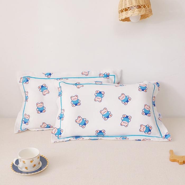 91家纺网 家纺一手货源 找家纺 乐秀家纺 2023新款A类双层纱卡通印花儿童幼儿园枕套 快乐熊仔