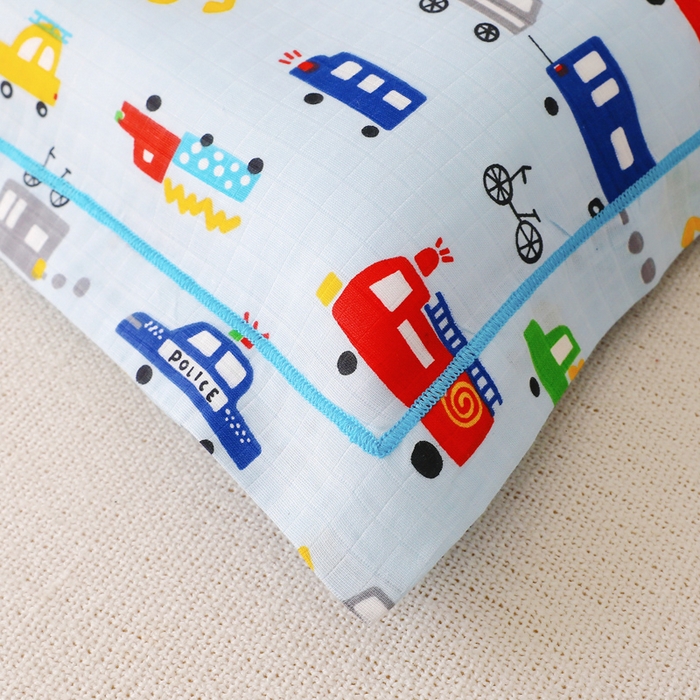 91家纺网 家纺一手货源 找家纺 乐秀家纺 2023新款A类双层纱卡通印花儿童幼儿园枕套 多彩汽车