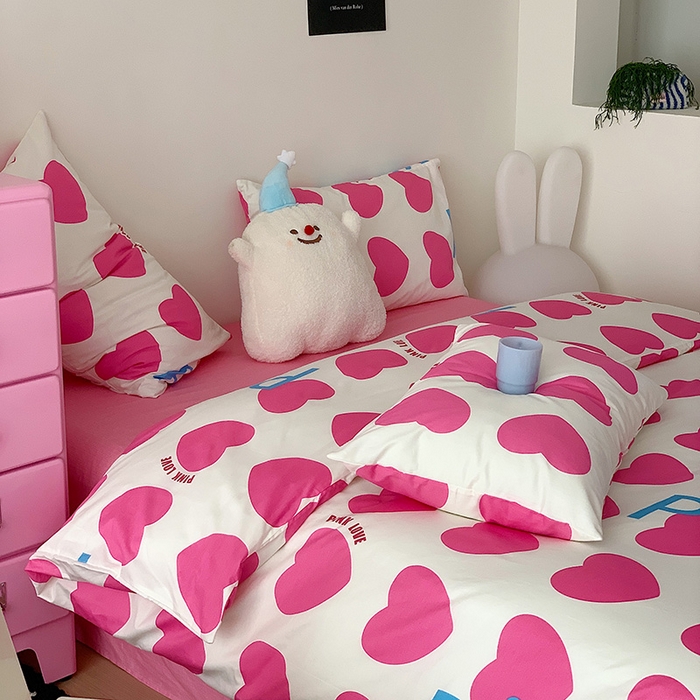 91家纺网 家纺一手货源 找家纺 桃子 2023新款少女甜酷风兔子纯棉印花系列四件套 纯棉-粉色桃心