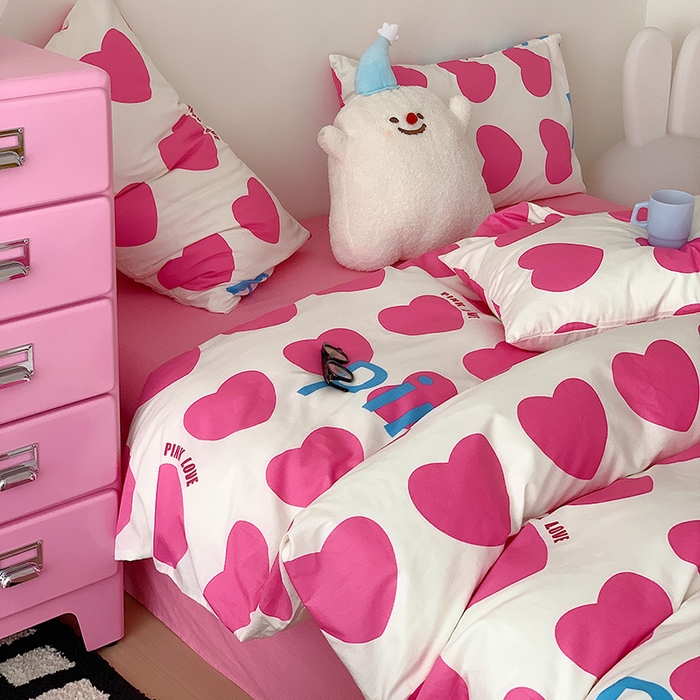 91家纺网 家纺一手货源 找家纺 桃子 2023新款少女甜酷风兔子纯棉印花系列四件套 纯棉-粉色桃心