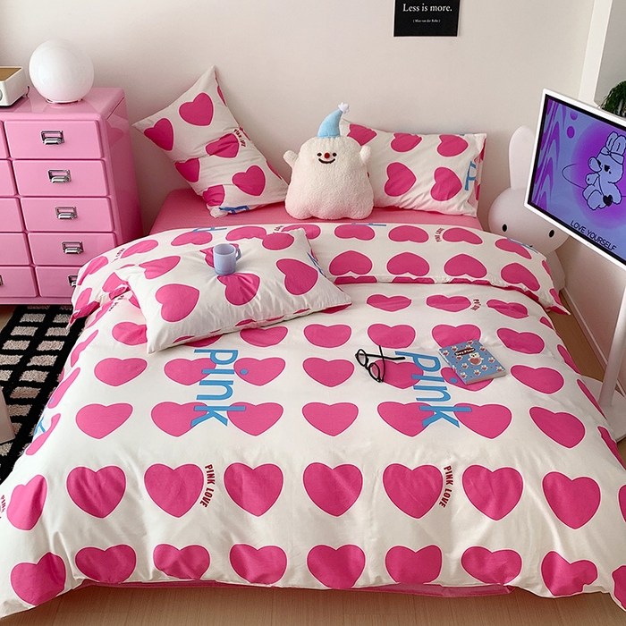 91家纺网 家纺一手货源 找家纺 桃子 2023新款少女甜酷风兔子纯棉印花系列四件套 纯棉-粉色桃心