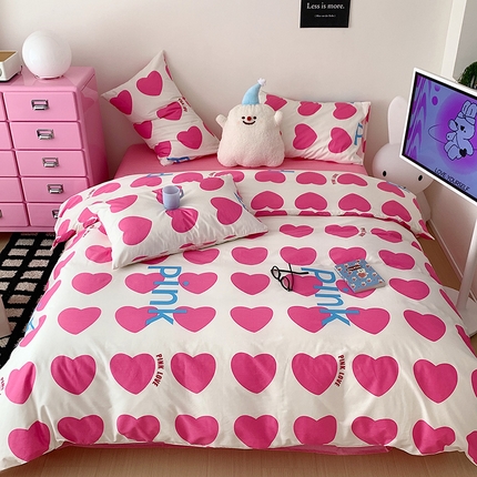 91家纺网 家纺一手货源 找家纺 桃子 2023新款少女甜酷风兔子纯棉印花系列四件套 纯棉-粉色桃心