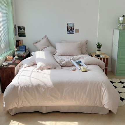 91家纺网 家纺一手货源 找家纺 (总) 三朵 2023新款全棉提花贡缎锻格四件套-场景二