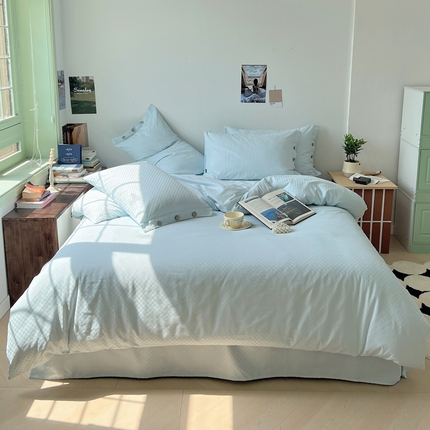 91家纺网 家纺一手货源 找家纺 (总) 三朵 2023新款全棉提花贡缎锻格四件套-场景二