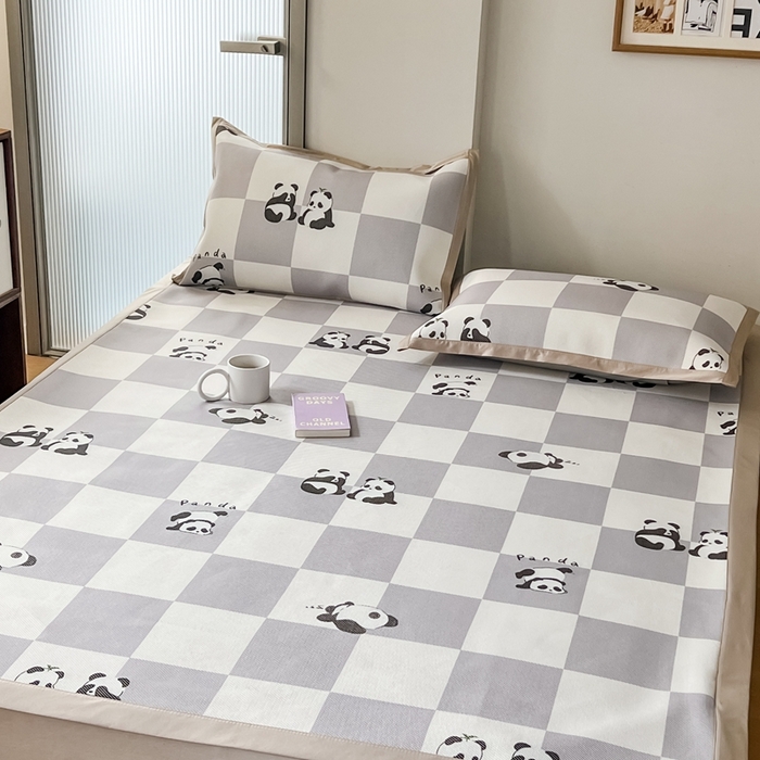 91家纺网 家纺一手货源 找家纺 觅糖家纺 2023新款A类抗菌养生冰藤印花凉席 灰格熊猫