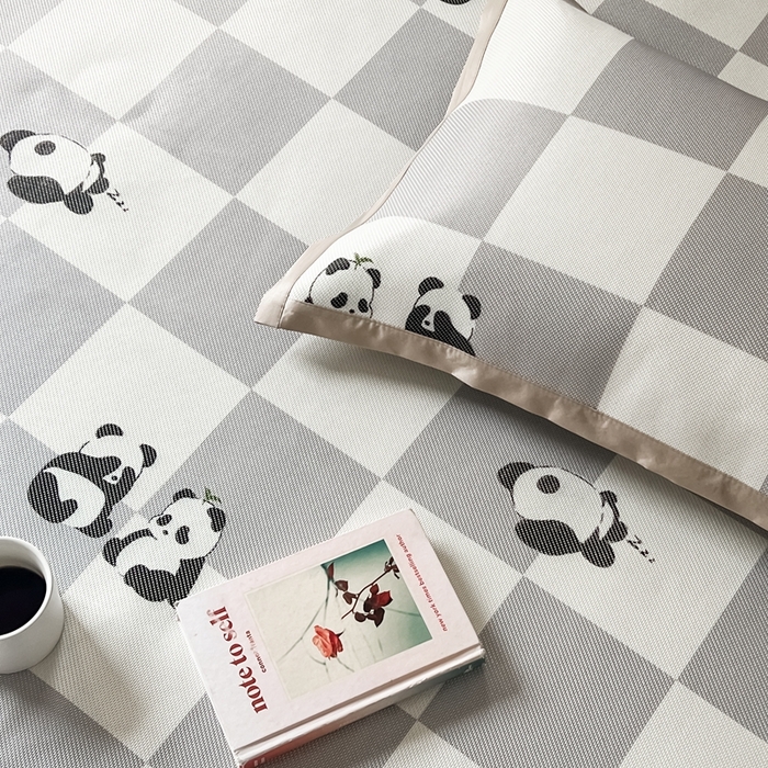 91家纺网 家纺一手货源 找家纺 觅糖家纺 2023新款A类抗菌养生冰藤印花凉席 灰格熊猫