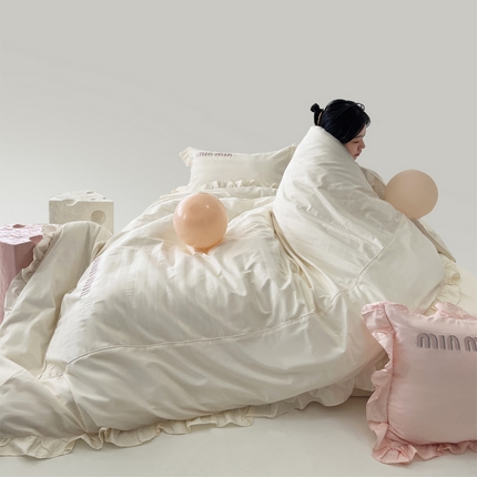 91家纺网 家纺一手货源 找家纺 嘉汀兰家居 2023新款100支长绒棉绣花拼角宽边四件套-MIUMIU简爱 奶茶白