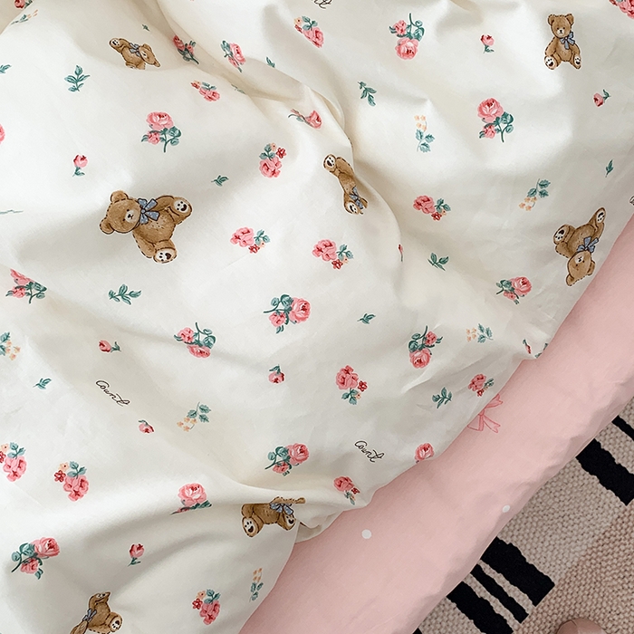 91家纺网 家纺一手货源 找家纺 昔可家纺 2023新款全棉怦然心动小花系列四件套 玫瑰小熊公仔